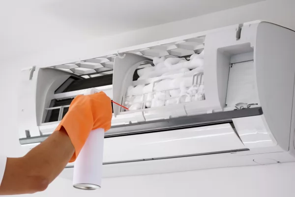 Bao lâu nên vệ sinh máy lạnh? Dấu hiệu cần bảo trì ngay